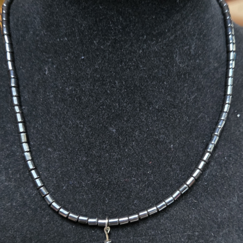 Hematite simple 16" unisex necklace - Picture 4 of 9